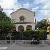 Percorrendo corso Alcide De Gasperi in direzione Carbonara, proprio all�ingresso del quartiere, si pu� notare sulla destra l�alto prospetto di una chiesa con un elegante rosone...